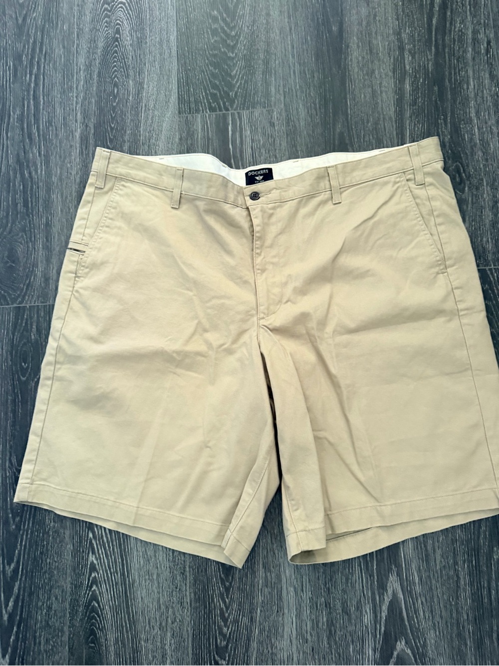 Dockers Men's Khaki Flat-Front Chino Shorts 20